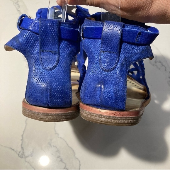 A.S. 98 Sz 39 Gladiator Style Laser Cut Out Electric Blue Leather Sandals - Picture 9 of 13